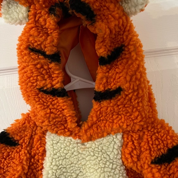 Disney Store Tigger Halloween Costume..Adorable! Size 4/6! Cute and Comfy! - Picture 6 of 15